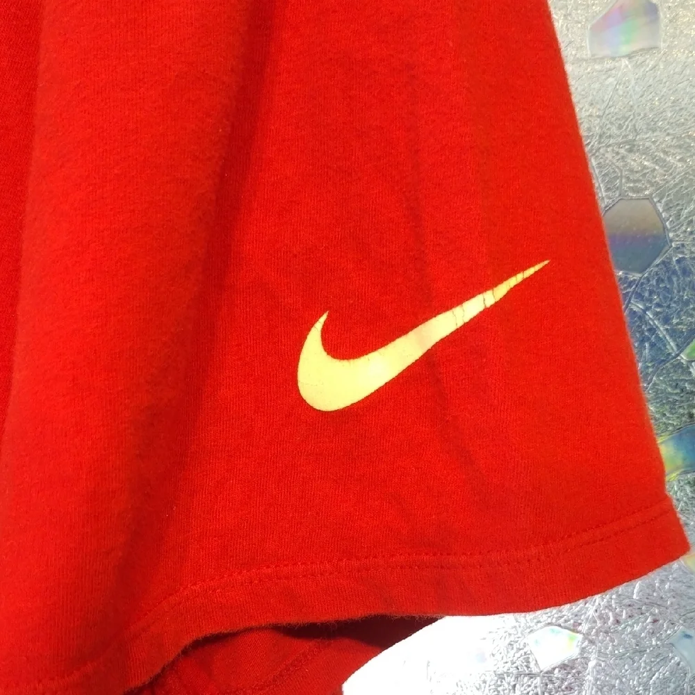 Nike Men's Red 'Just Do It' T-Shirt - Picture 3 of 11
